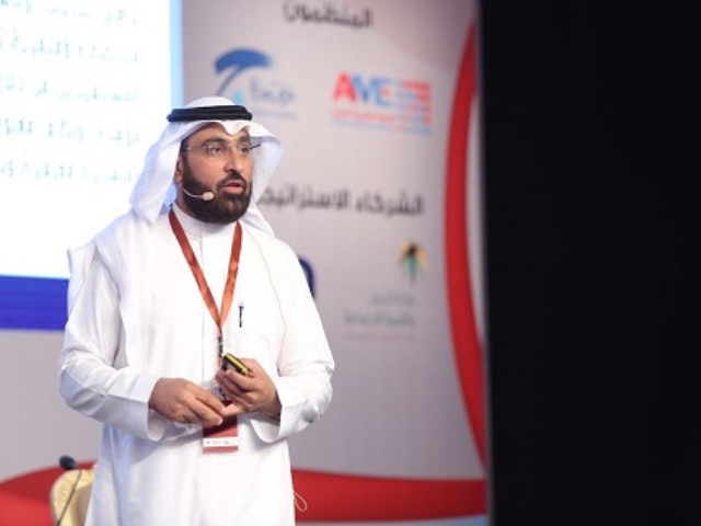 د.عبد الكريم النجيدي متحدثاً في منتدى الموارد البشرية 2016